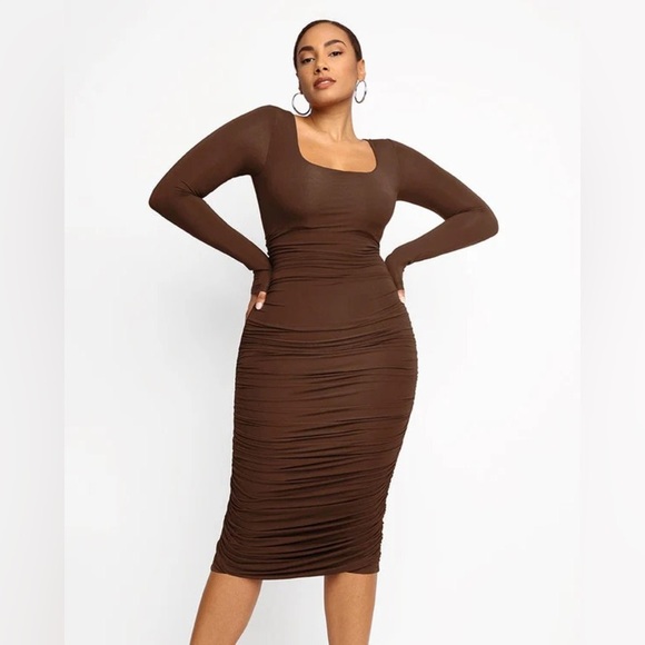Mocha brown long sleeve ruched stretch jersey bodycon midi dress - Small NWT - Picture 3 of 3